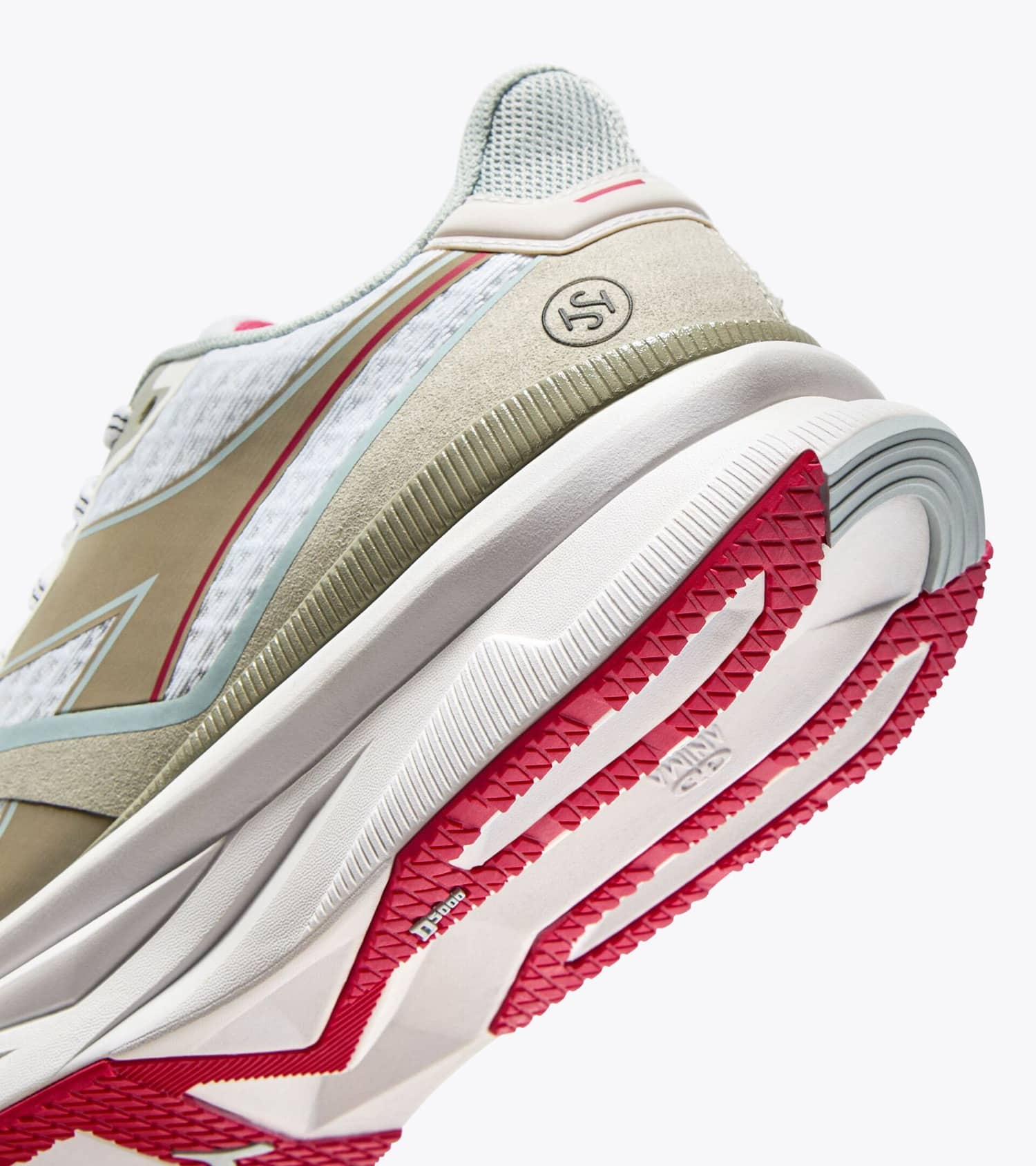 Hikmet Sugoer x Diadora Atomo V7000 2