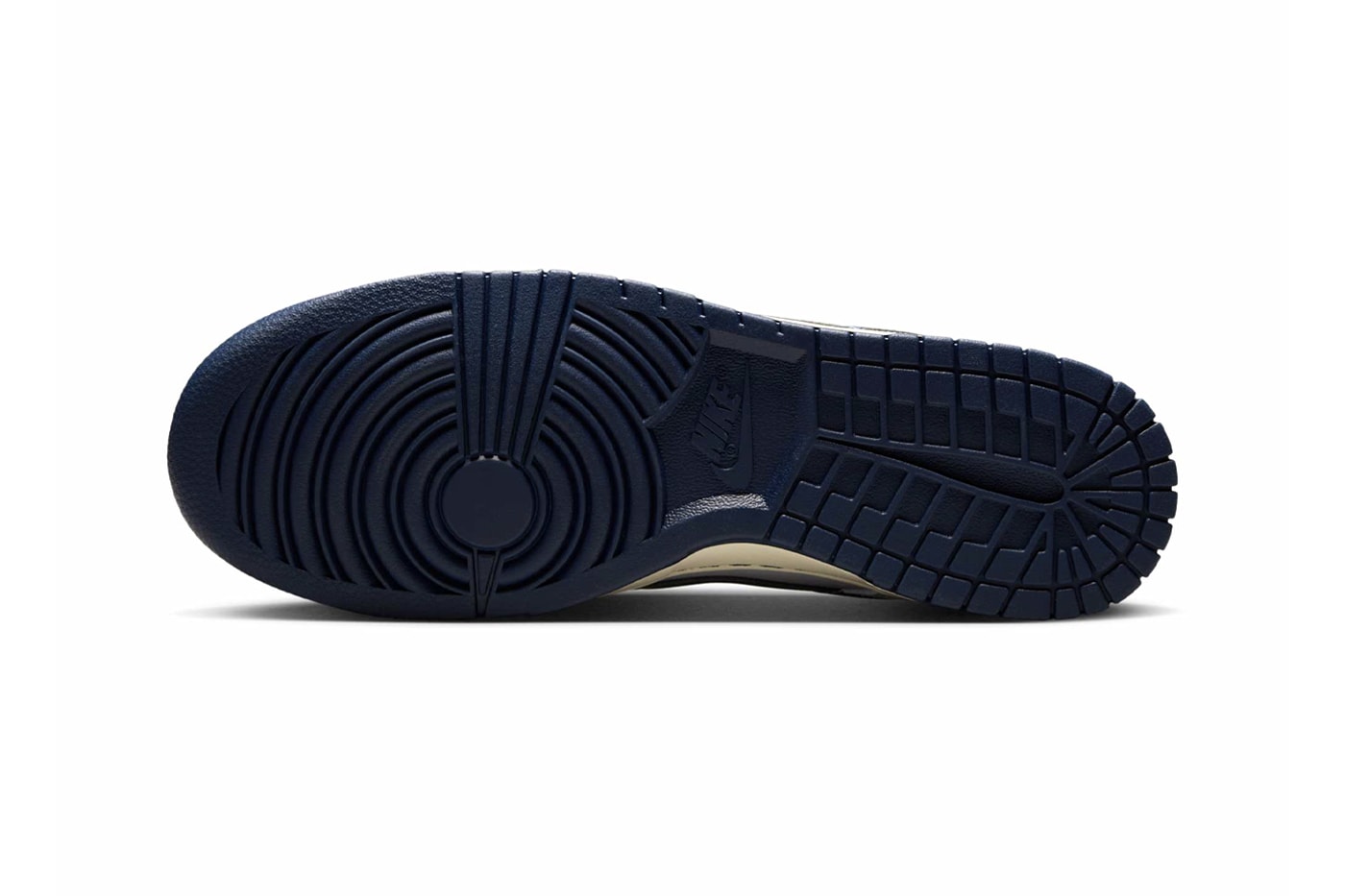 Nike-Dunk-Low-Yankees-IM2222-101-1