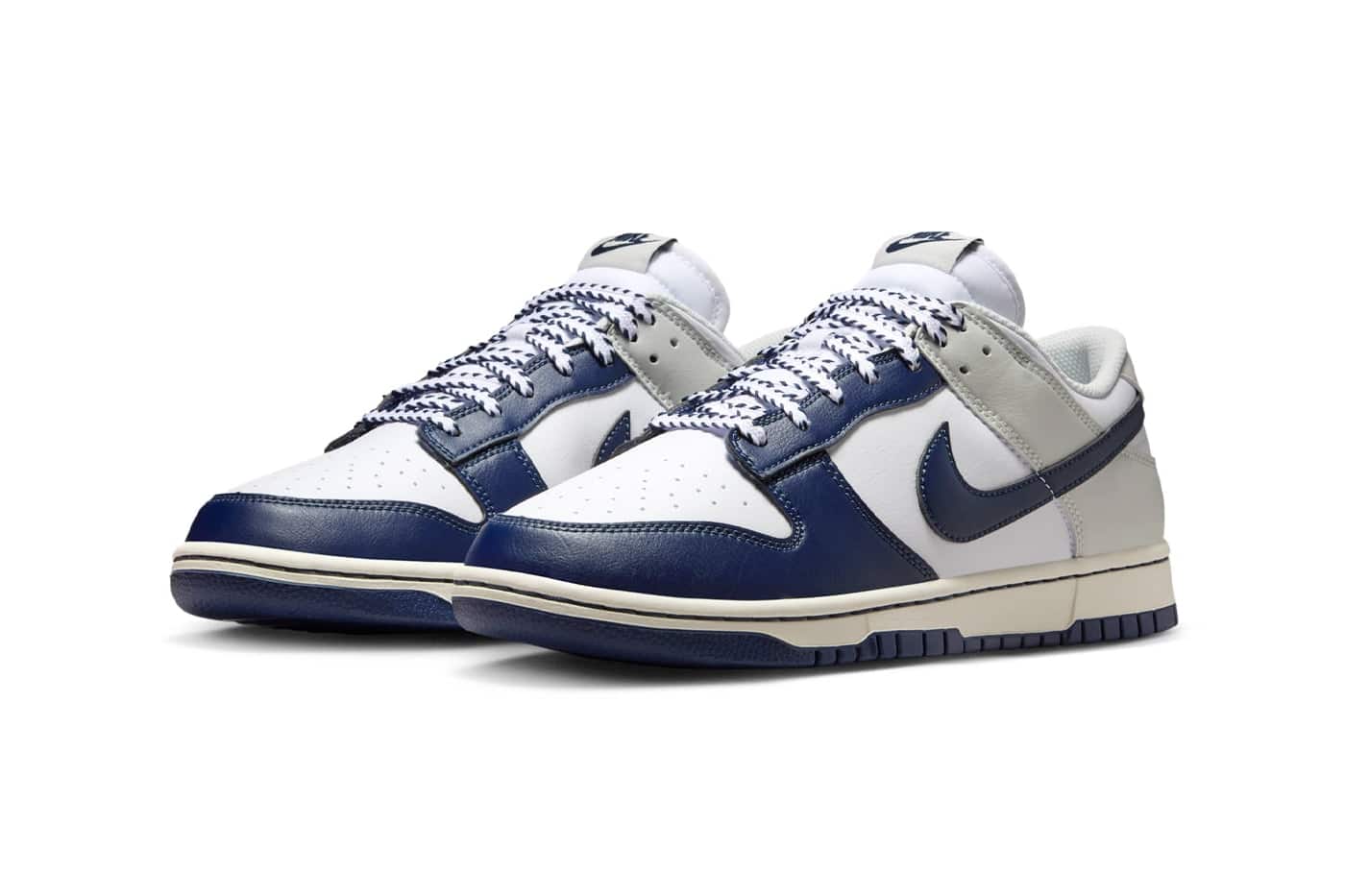 Nike-Dunk-Low-Yankees-IM2222-101-4