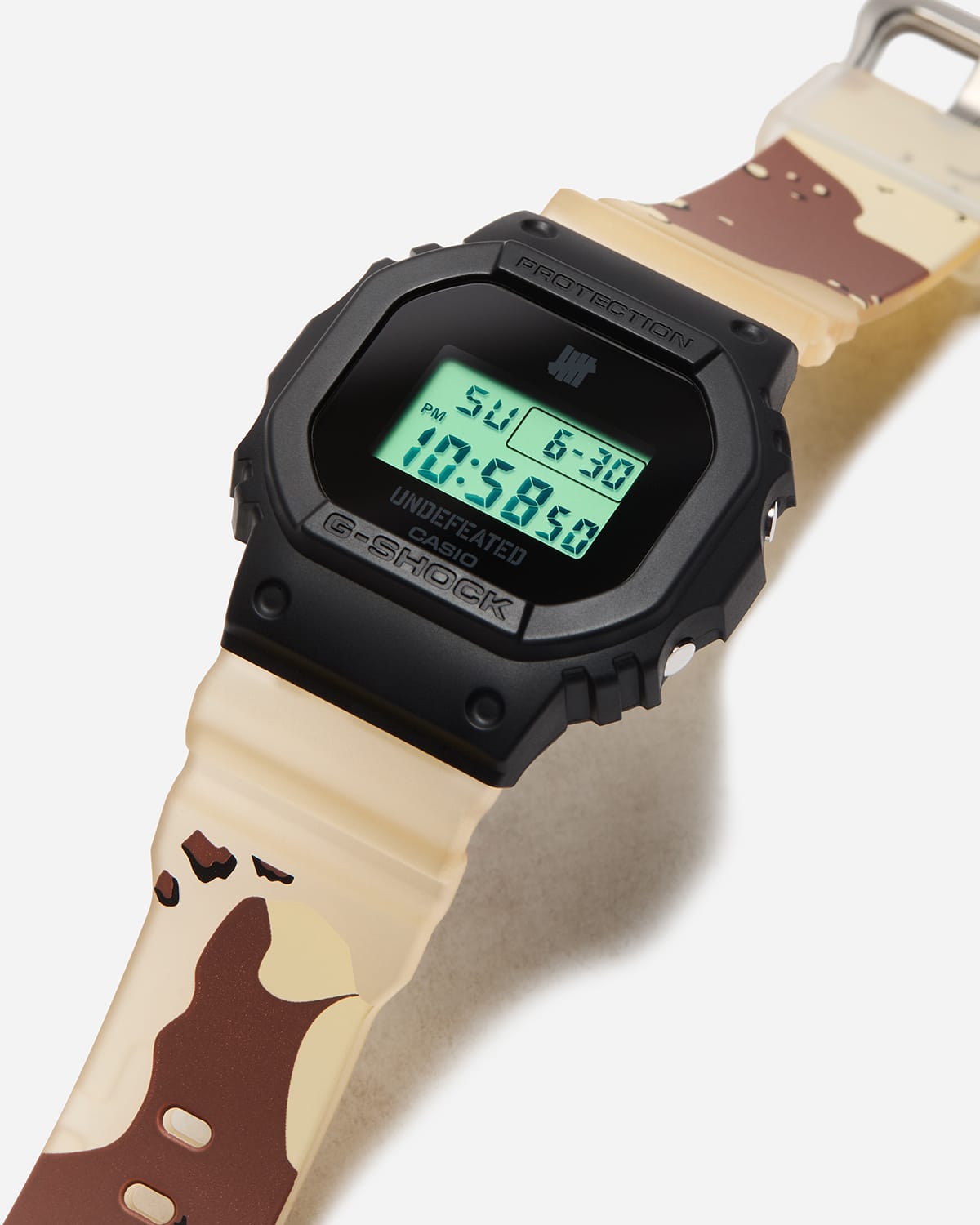 zegarek Undefeated x G-Shock DWE5600UD-1A 5