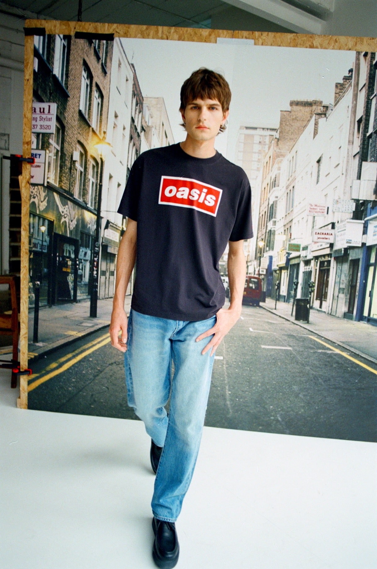 Oasis – Levis – Photo © Michael Spencer Jones (10)