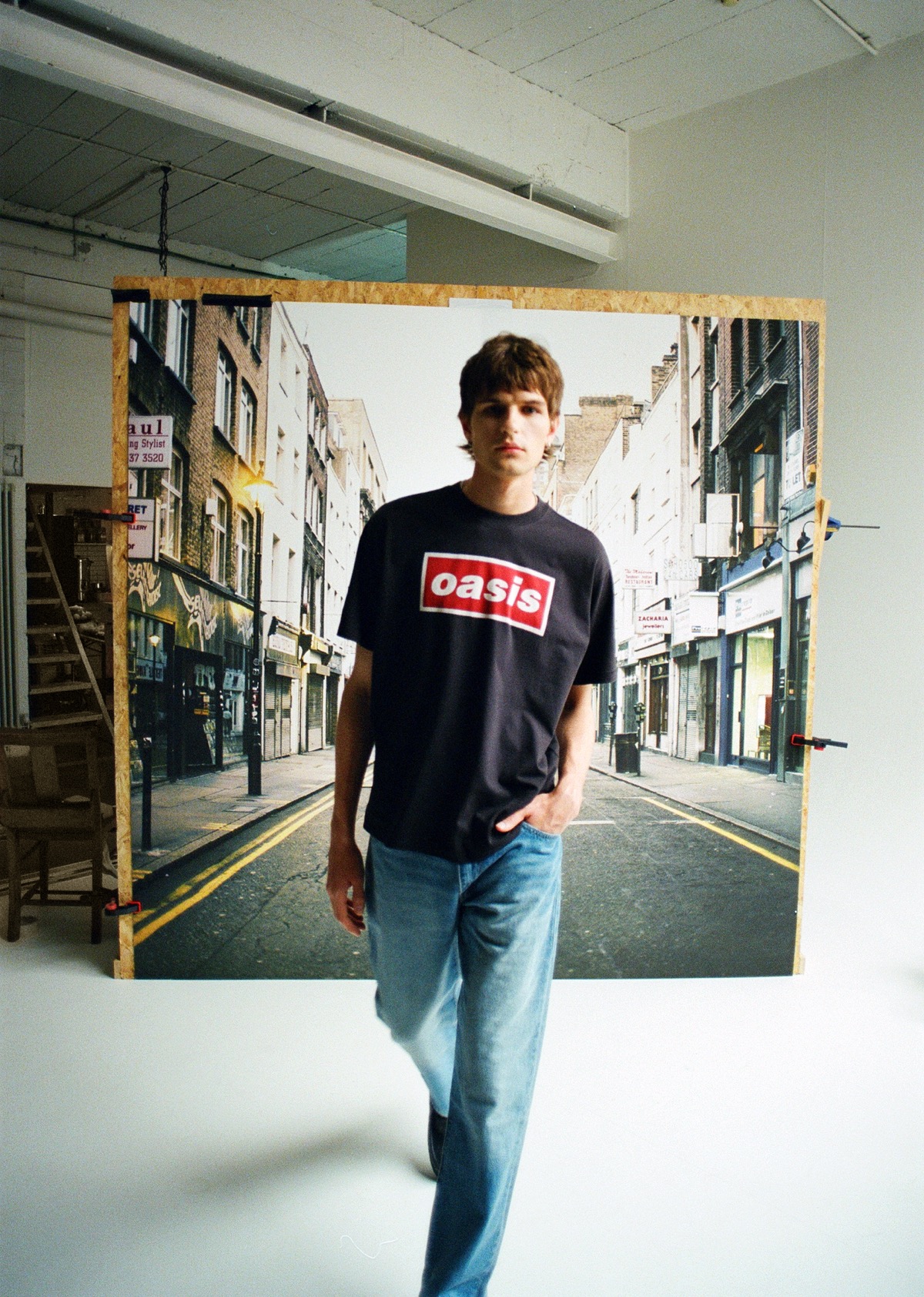 Oasis – Levis – Photo © Michael Spencer Jones (15)