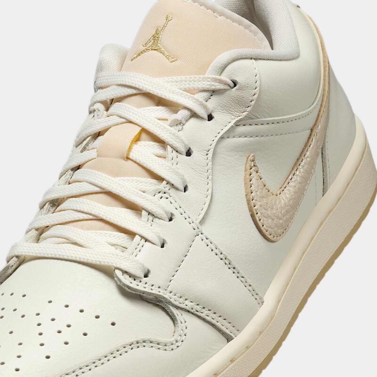 Air Jordan 1 Low Metallic Team Gold HV5157-100 7