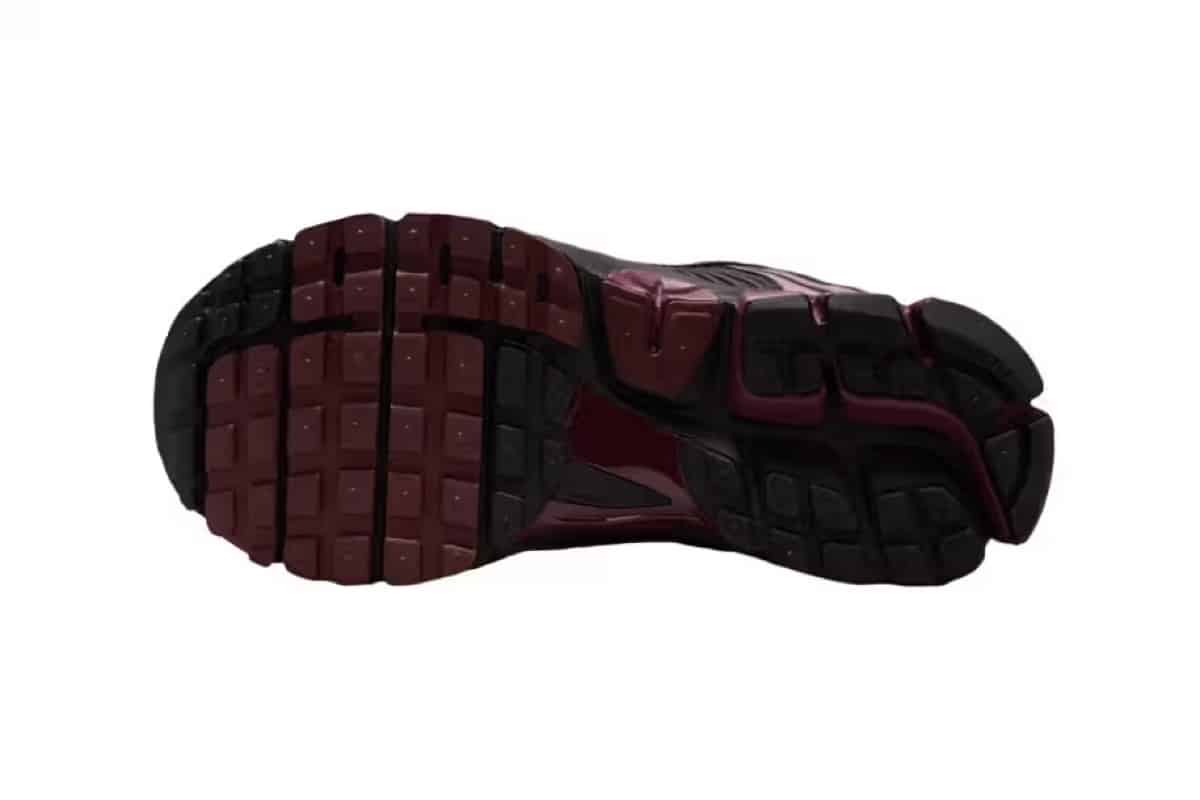 Nike Zoom Vomero 5 Black Burgundy Crush IB8929-002 1