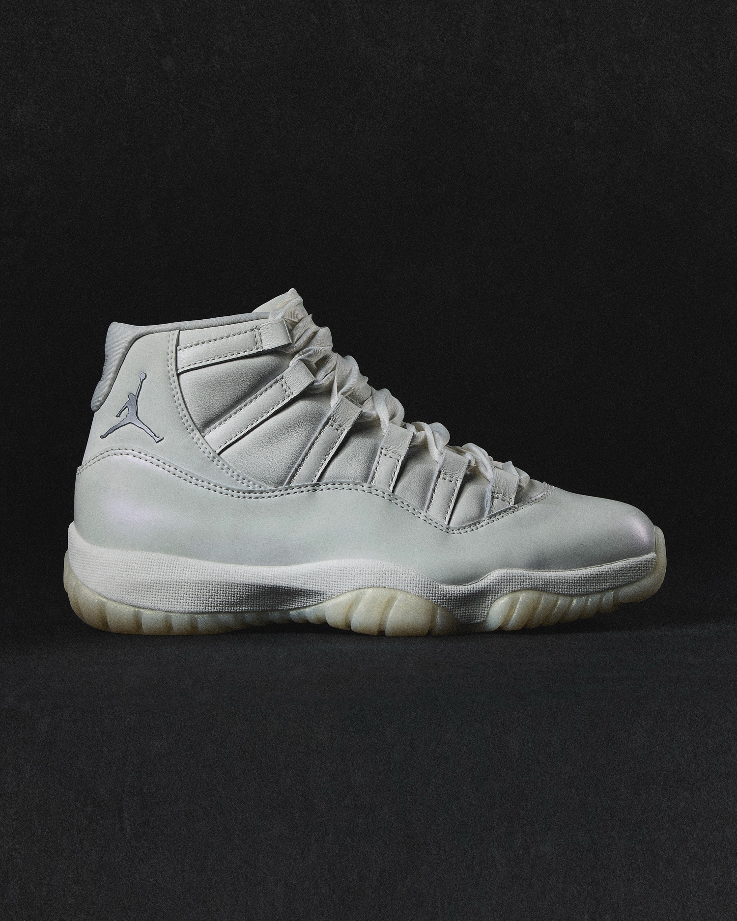 001_womens-air-jordan-11-pearl-r-lat