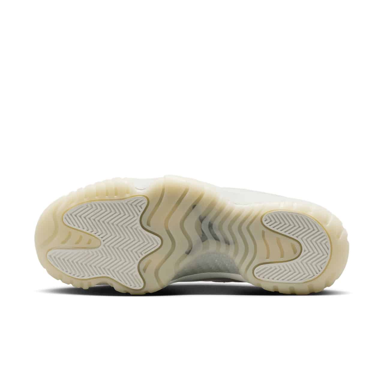 Air Jordan 11 Pearl AR0715-110 1