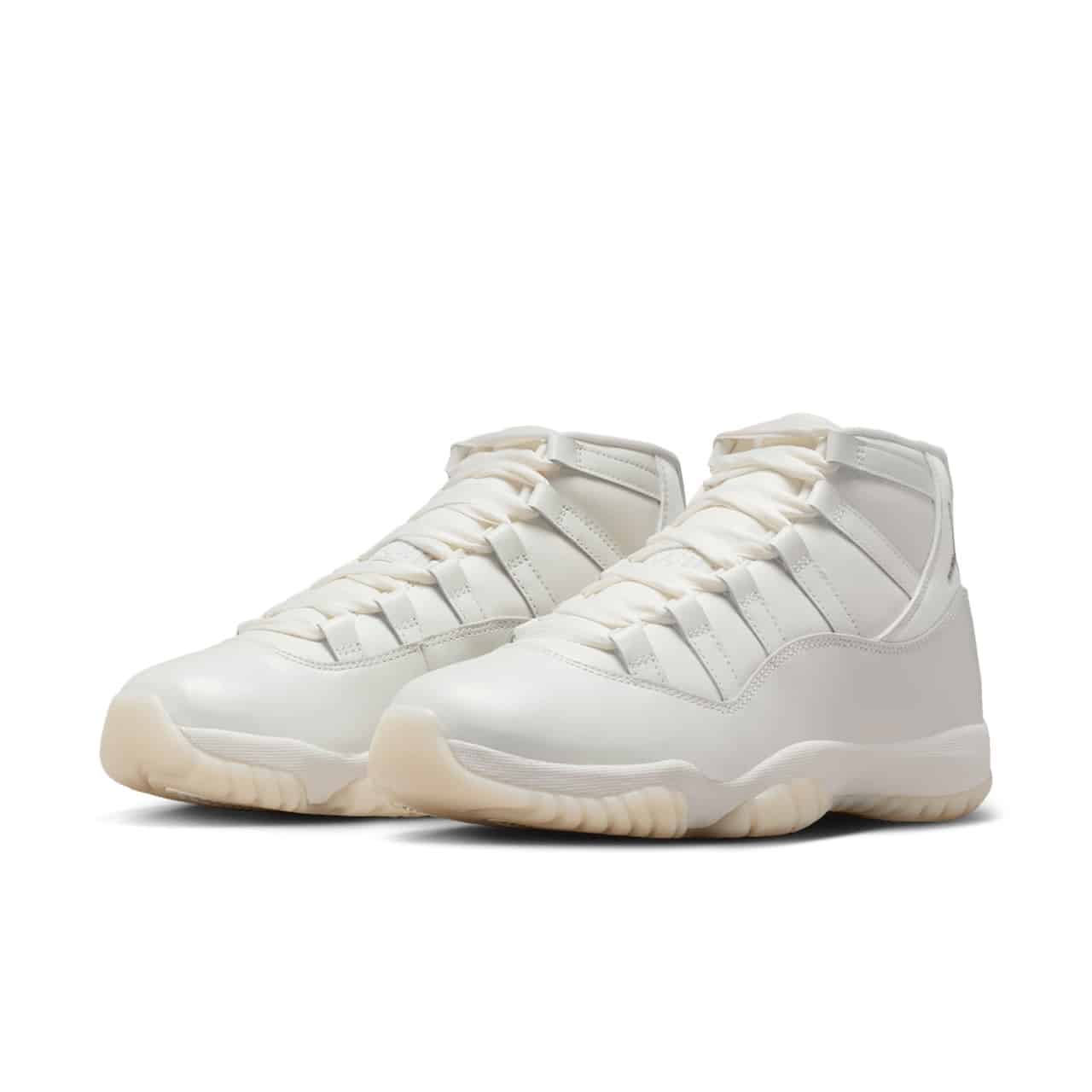 Air Jordan 11 Pearl AR0715-110 4