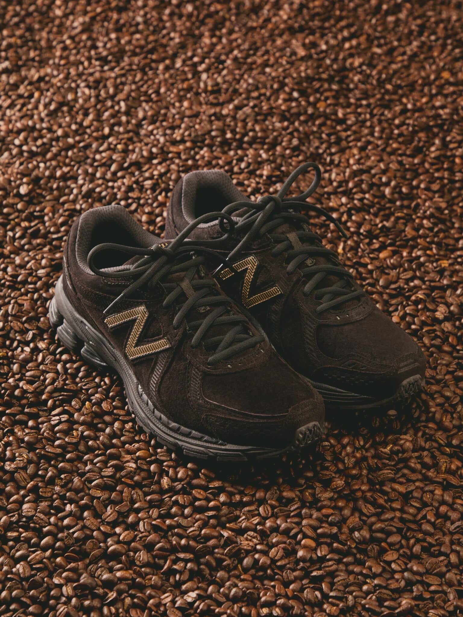 Kith x New Balance 860v2 Espresso Fall 2025 5