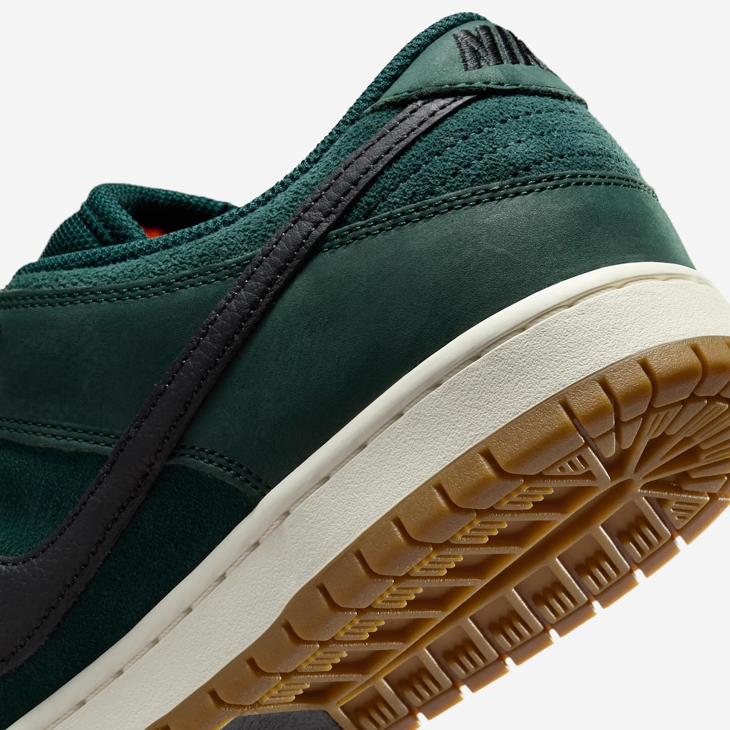 Nike SB Dunk Low Deep Fir FJ1674-300 8