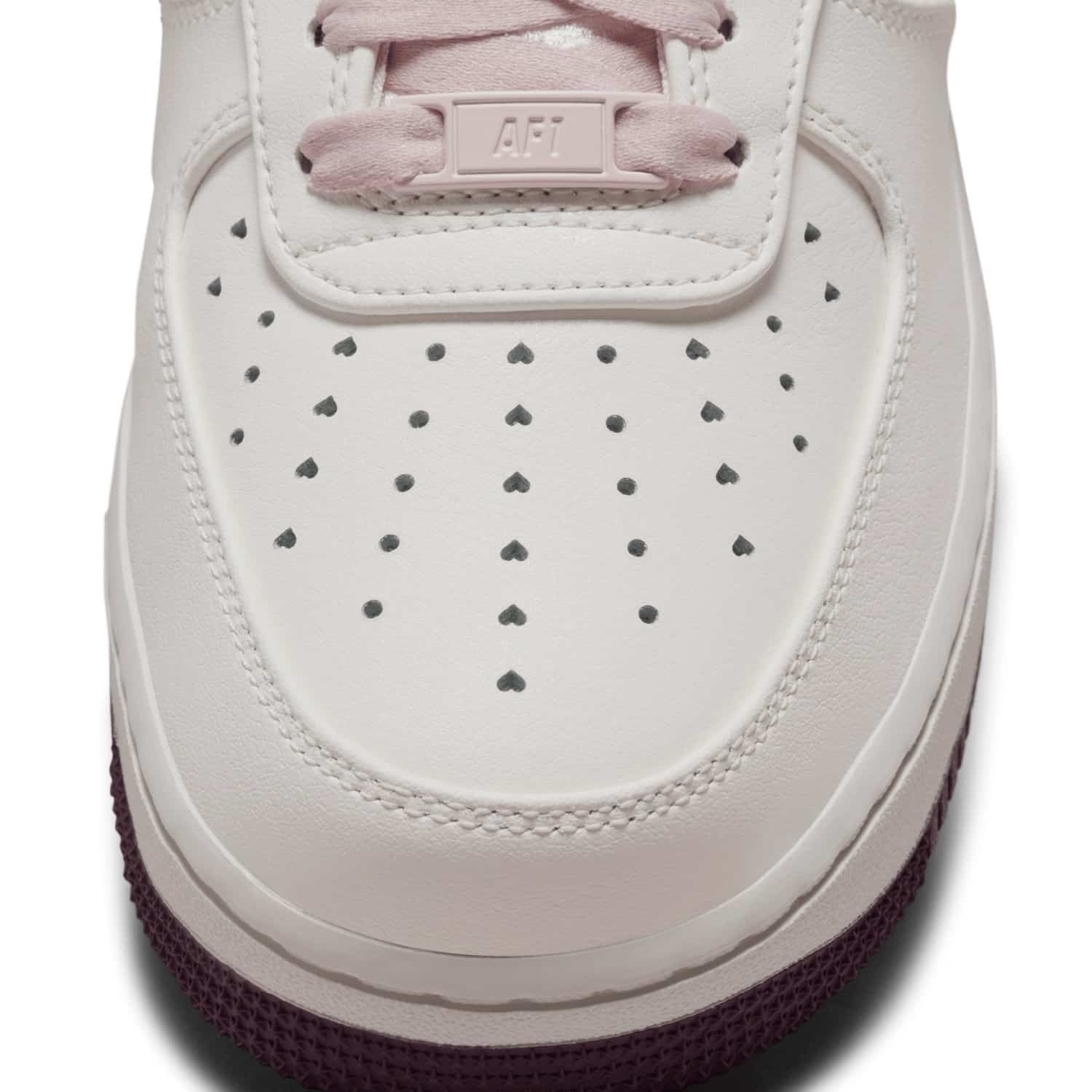 Nike Air Force 1 Low Valentines Day 2026 IQ4937-161 9