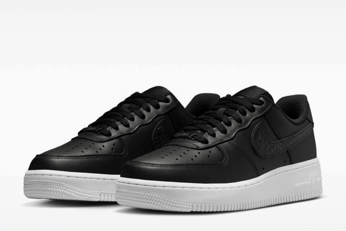 Czarna odsłona Nike Air Force 1 Low ze Swooshem jak skóra krokodyla