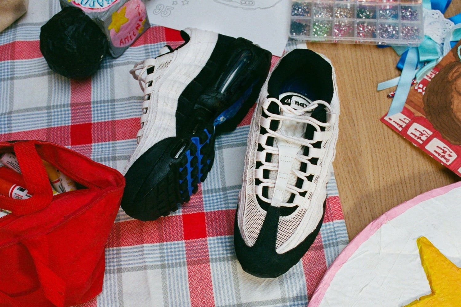 Nike Air Max 95 „Paris Atelier” – Surowa forma, od pracowni do ulicy