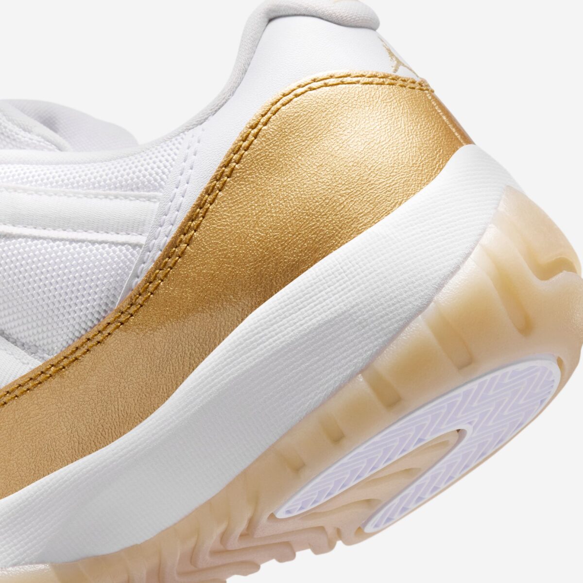 Air Jordan 11 Low Mothers Day AH7860-102 8