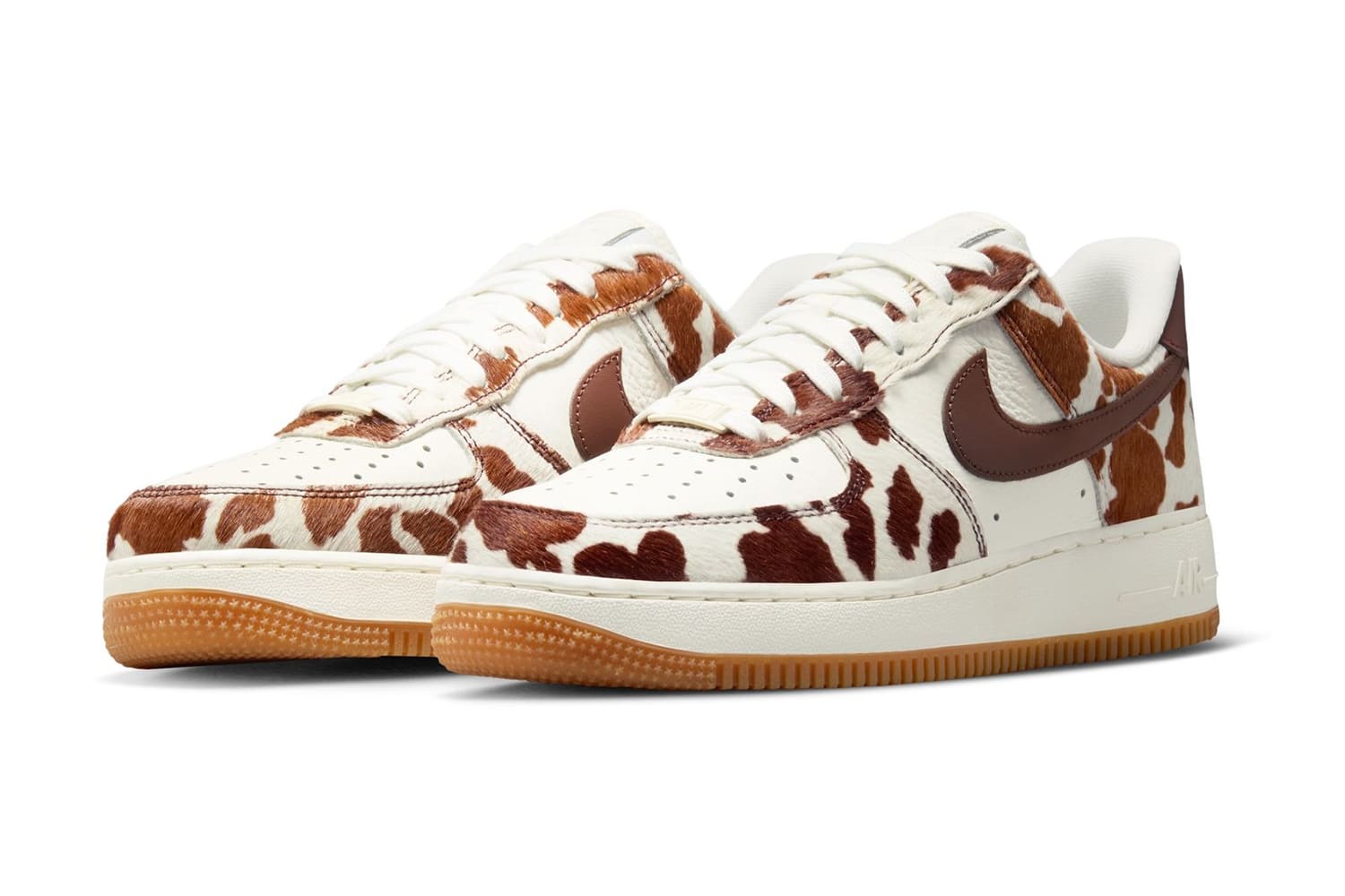 Włochaty krowi print na ikonicznej sylwetce – Nike Air Force 1 Low „Field Brown”