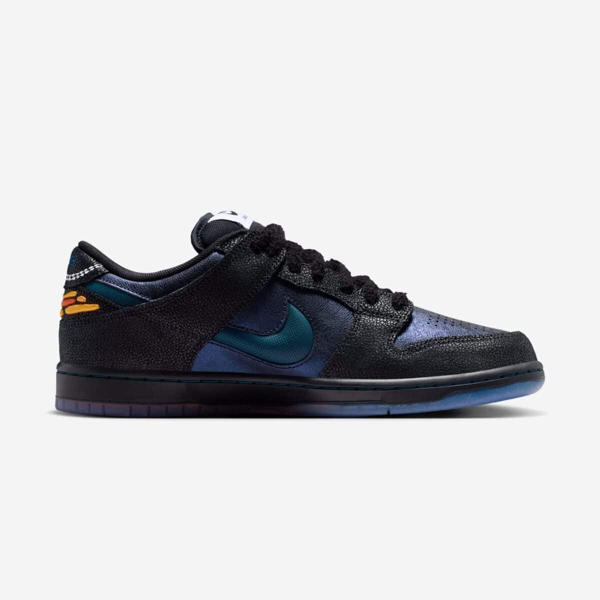 Bluetile x Nike SB Dunk Low Monarch Butterfly IQ1323-001 3