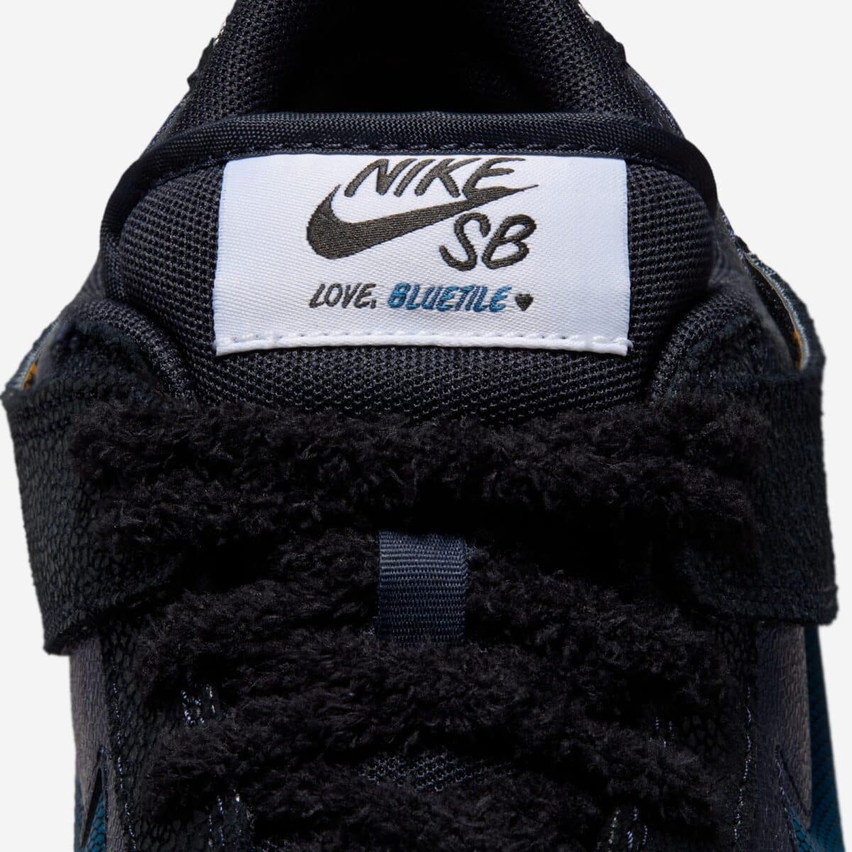 Bluetile x Nike SB Dunk Low Monarch Butterfly IQ1323-001 7