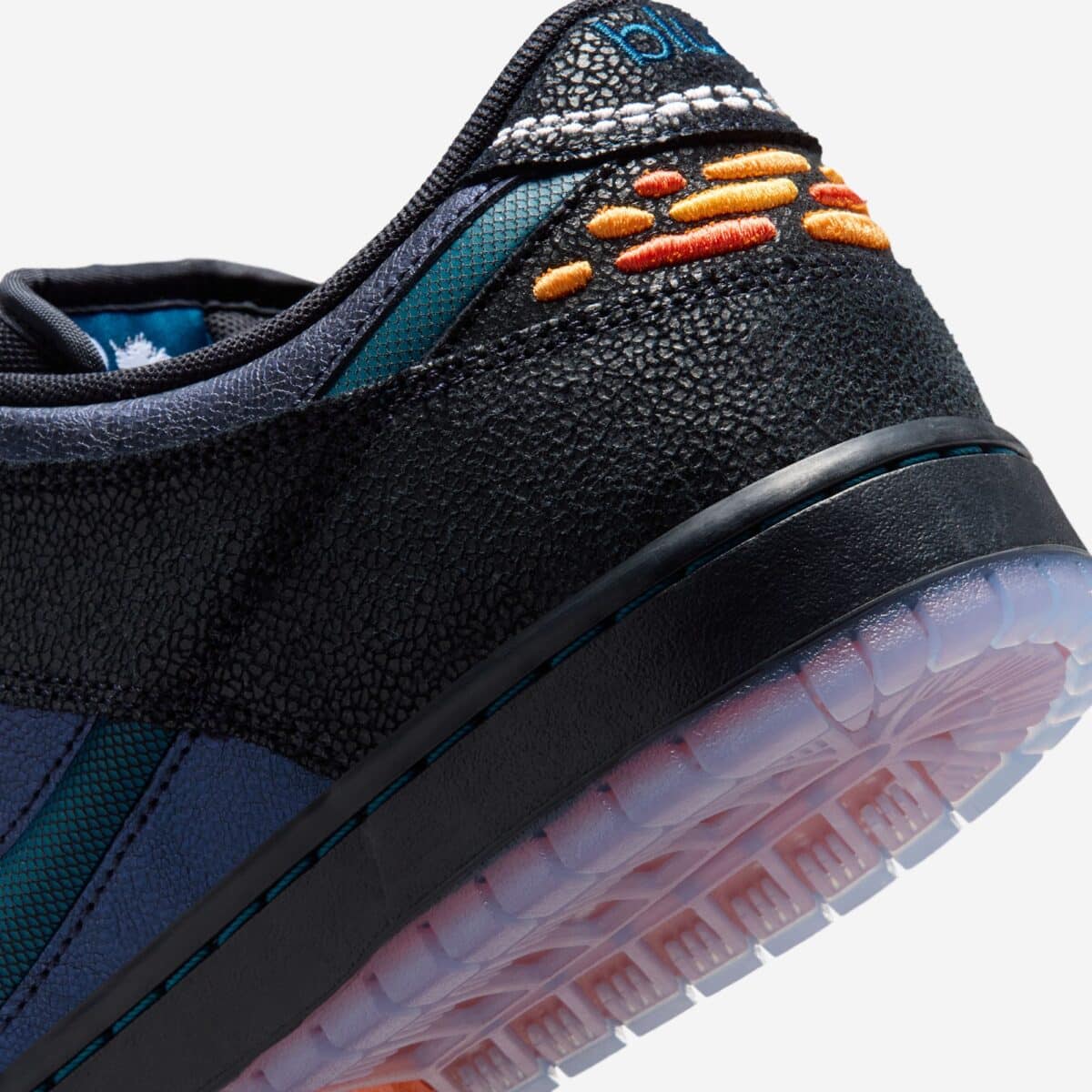 Bluetile x Nike SB Dunk Low Monarch Butterfly IQ1323-001 9