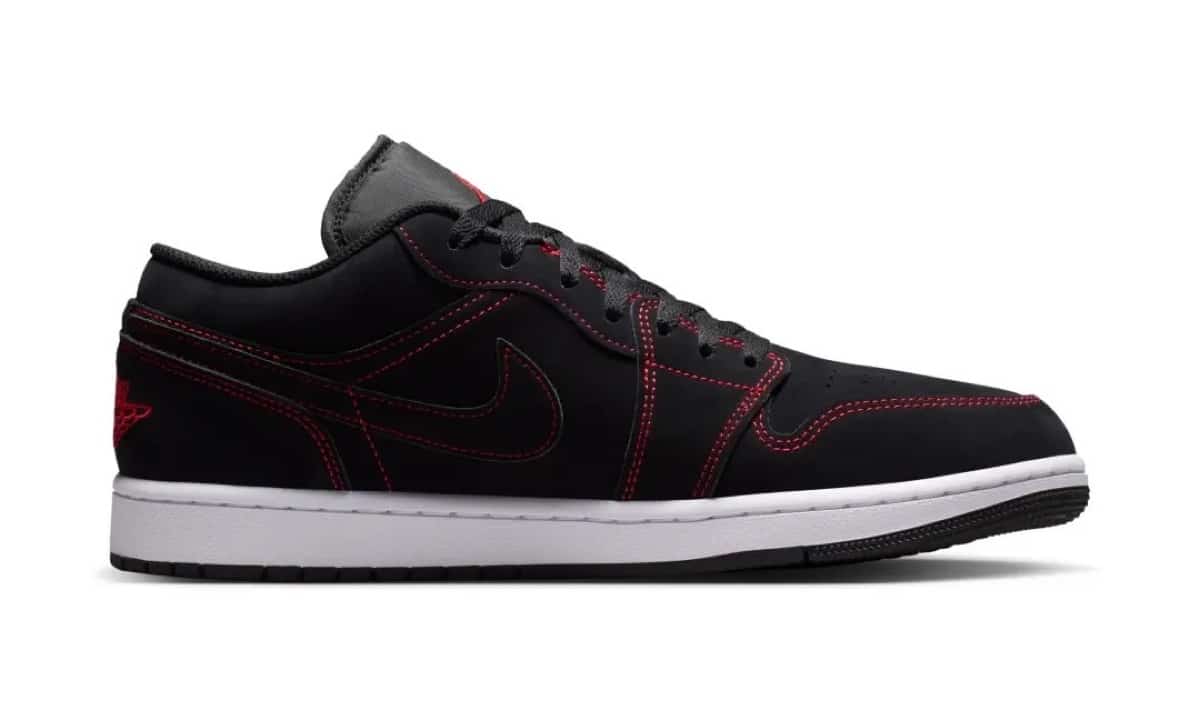 Air Jordan 1 Low Bloodline 553558-076 3