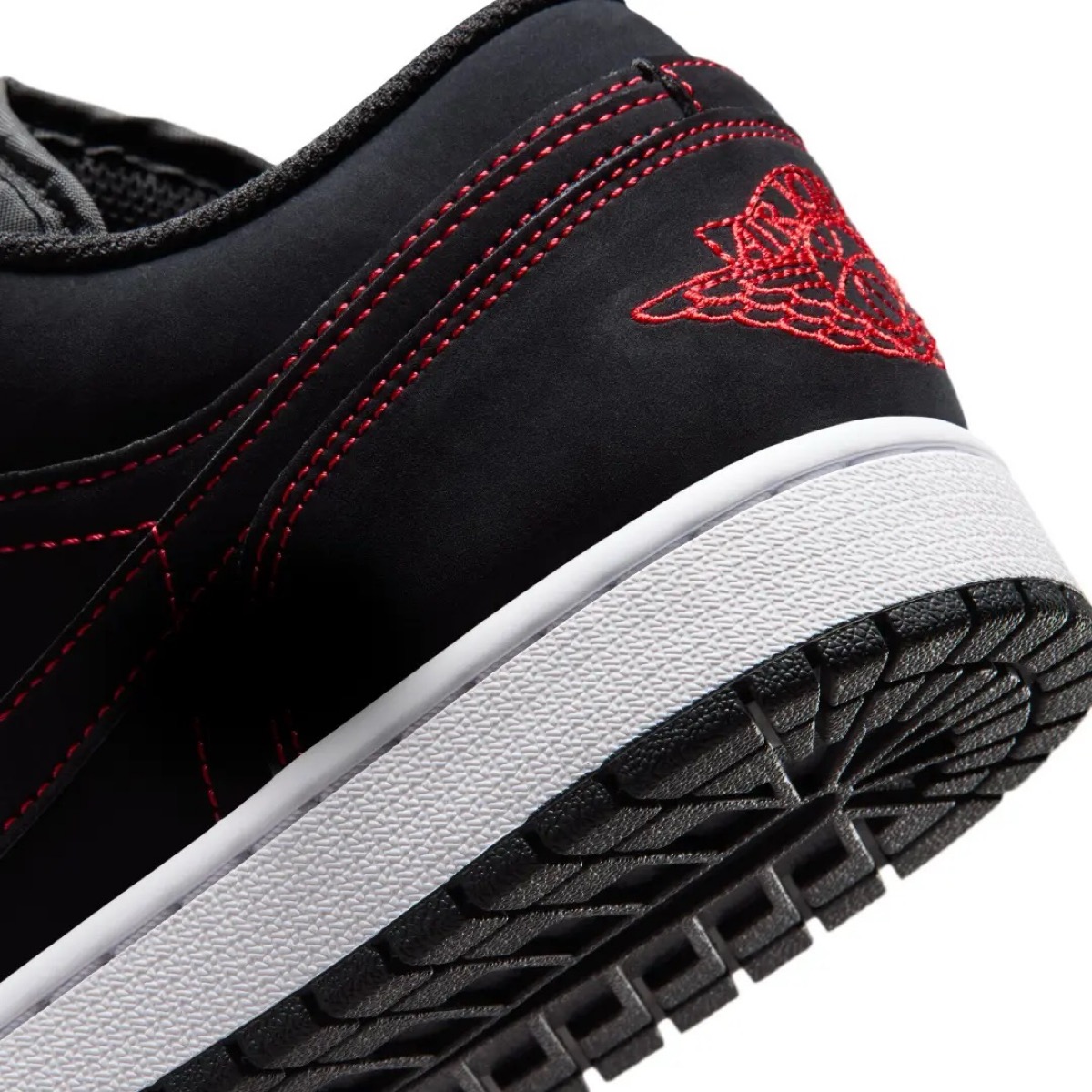Air Jordan 1 Low Bloodline 553558-076 8