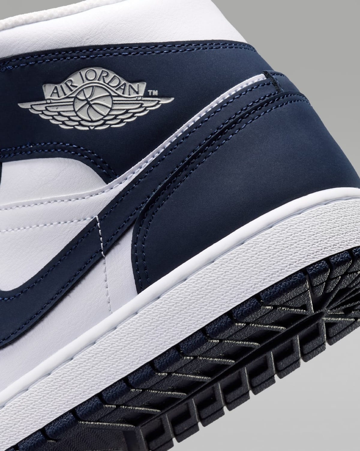 Air Jordan 1 Mid Obsidian White IV6046-400 8