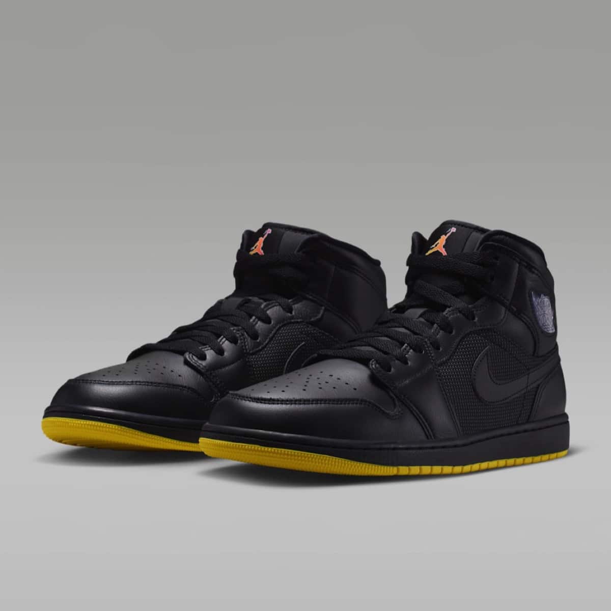 Air Jordan 1 Mid Comic Book IO2052-001 4