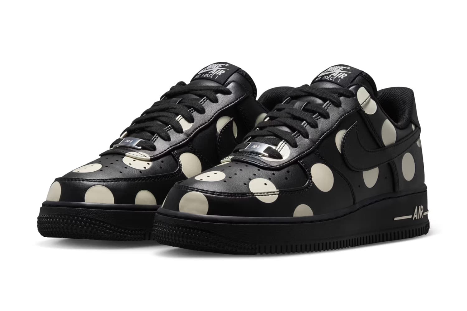 Nike Air Force 1 Low „Black Polka Dot” – grochy wracają na ulubioną sylwetkę
