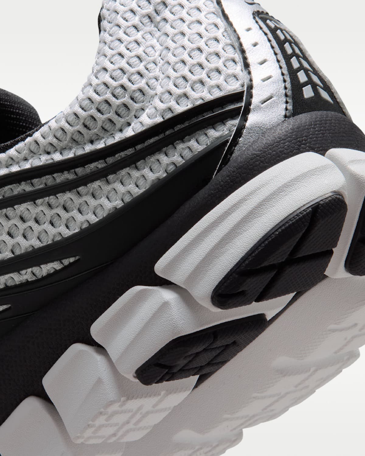 Nike Zoom Skylon 11 Summit White Black IU1869-101 8