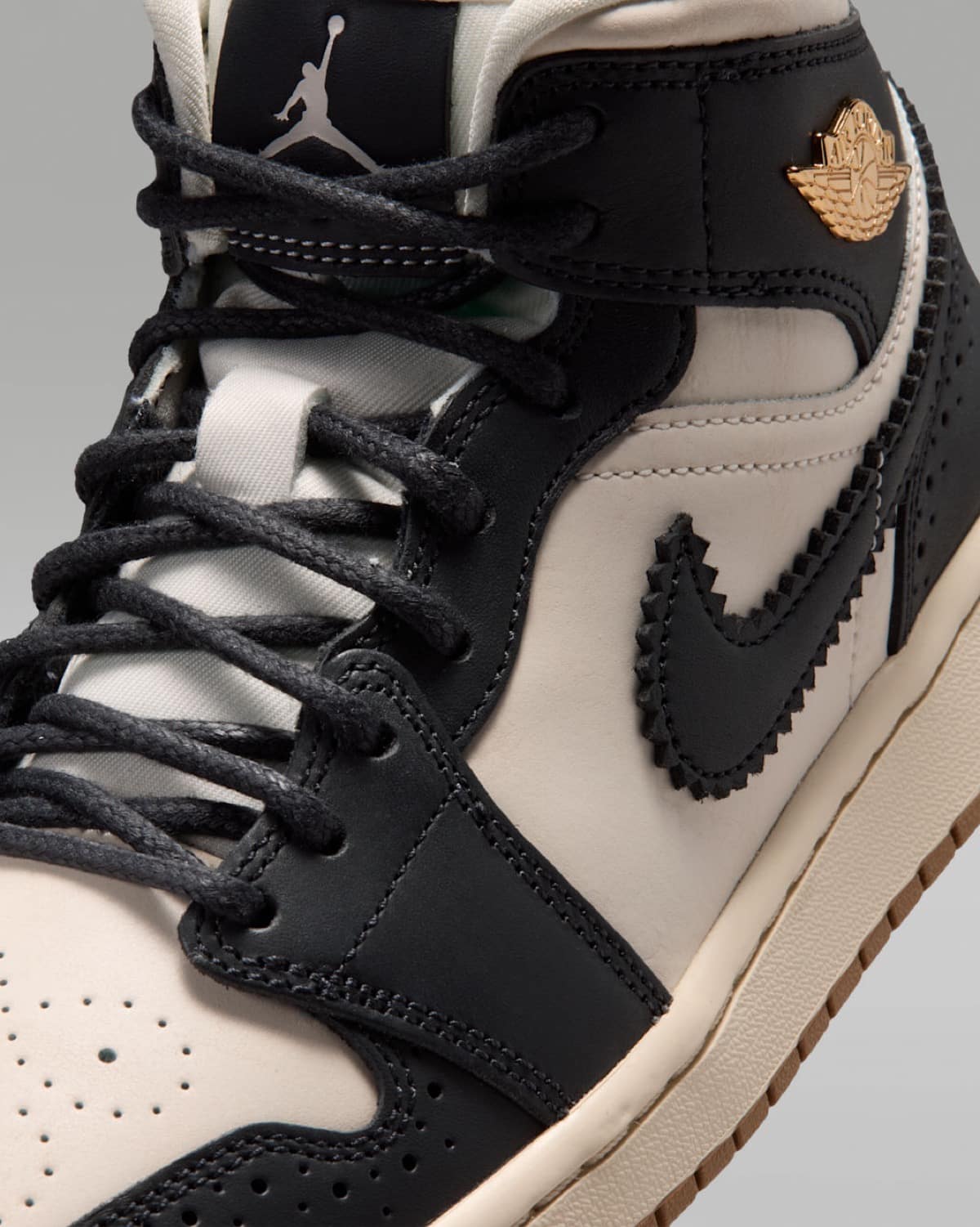 Air Jordan 1 Mid Off-Noir Chalk IO0760-001 7