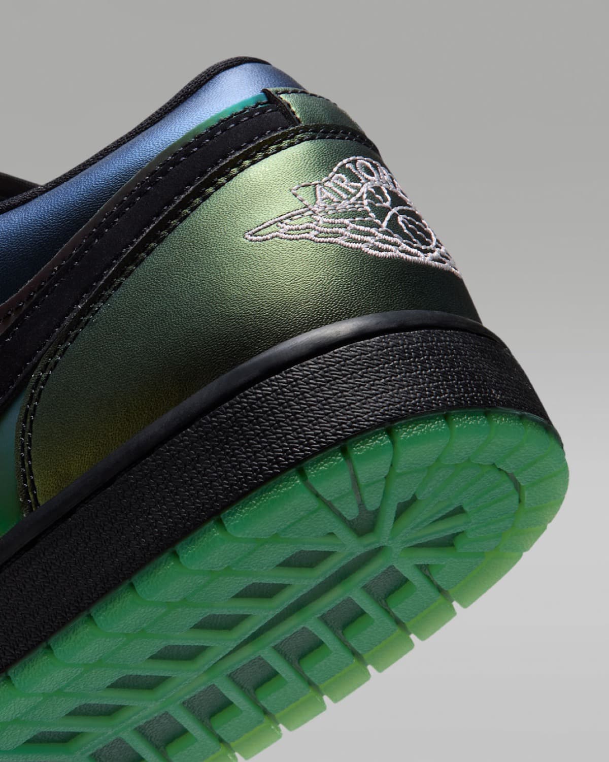 Air Jordan 1 Low SE Magic Ball IX6375-001 8