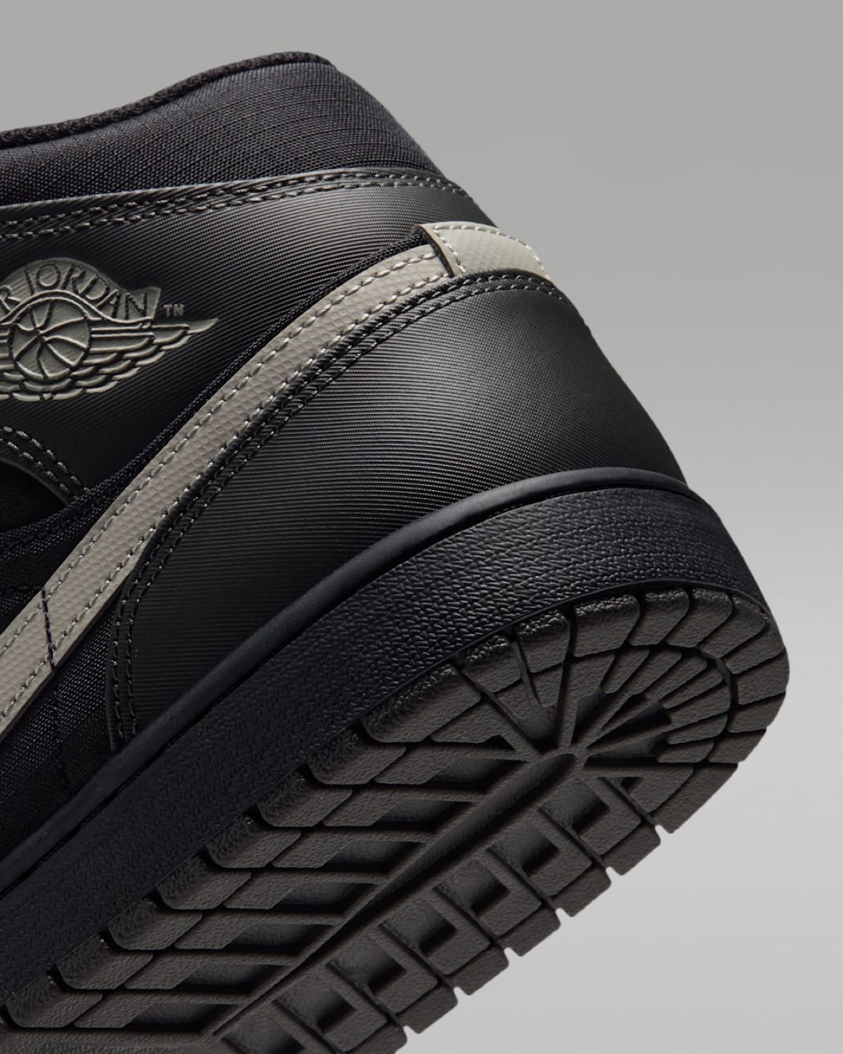 Air Jordan 1 Mid Utility Black Spruce Fog IX6982-001 8