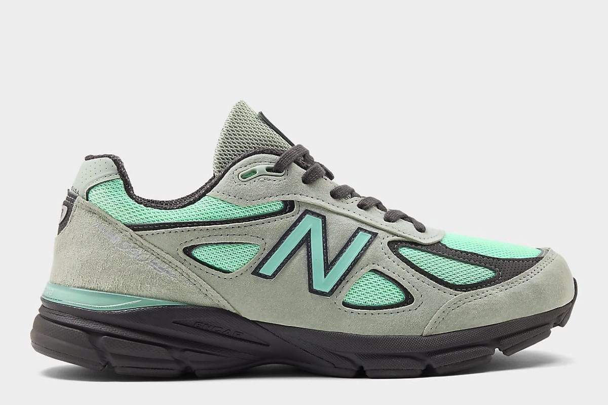 New Balance 990v4 w miętowej odsłonie – kontrast, który działa