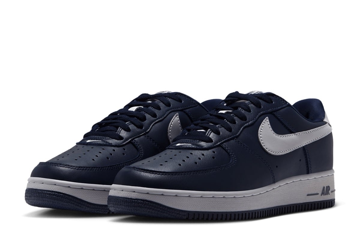 Nike Air Force 1 Low ’01 „College Navy” wraca do wzorca sylwetki AF1