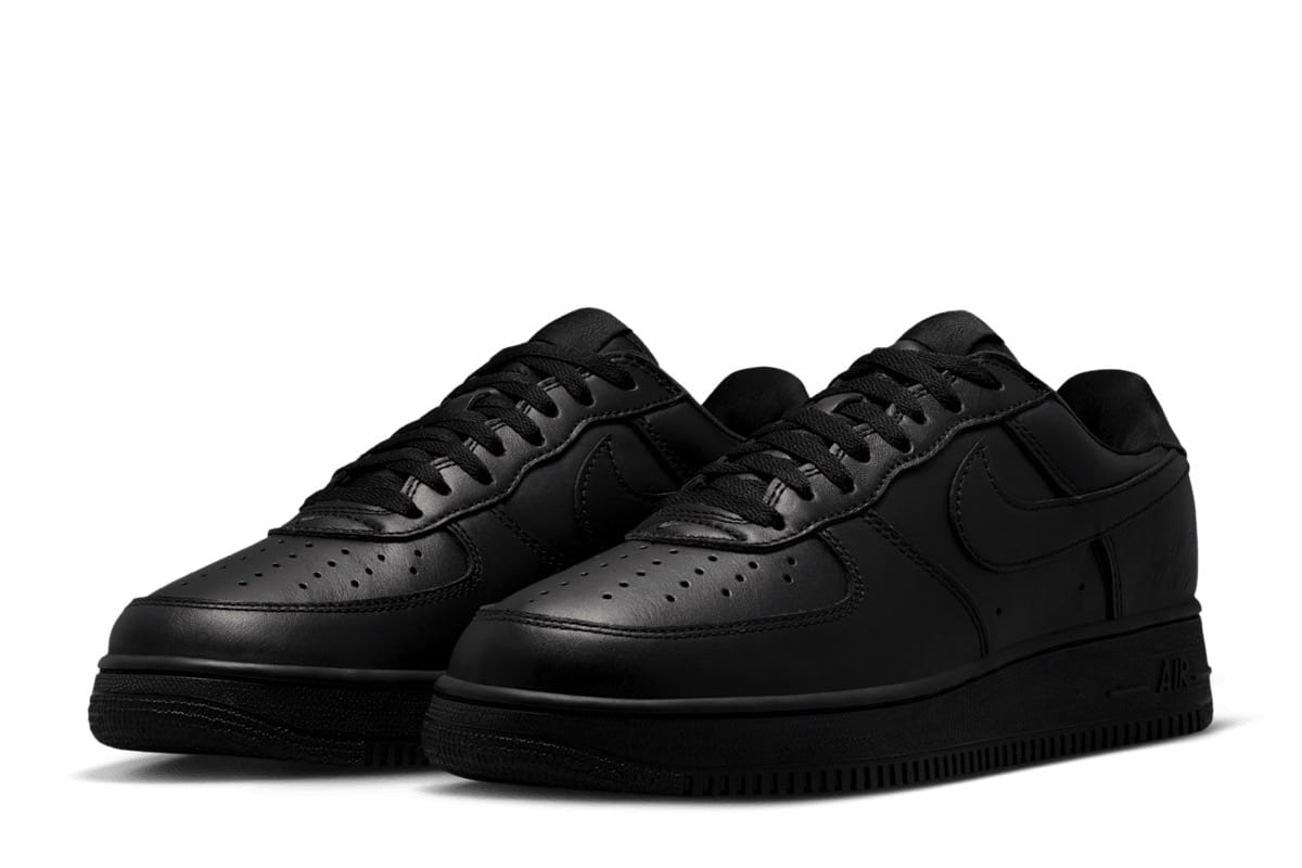 Nike Air Force 1 Low ’01 – sylwetka z 2001 roku wraca w wersji „Triple Black”
