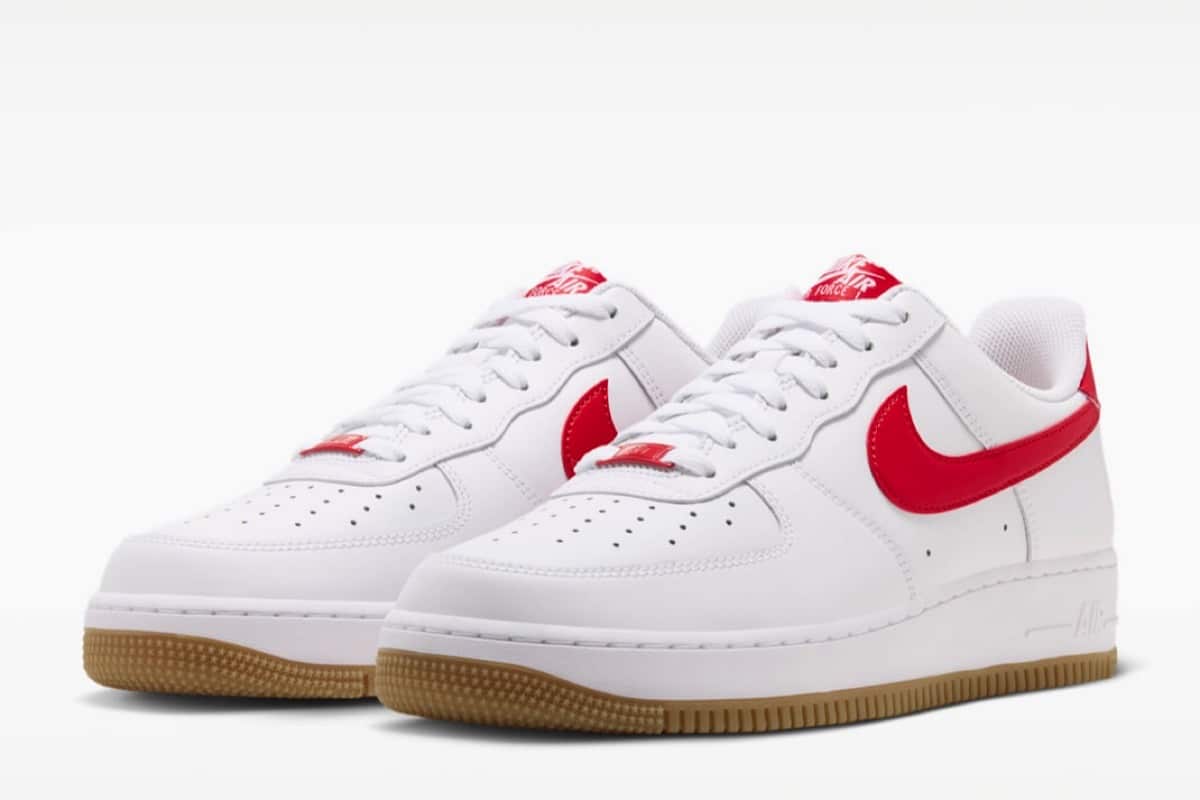 Jedna czerwień wystarczy by ożywić białe Nike Air Force 1 Low