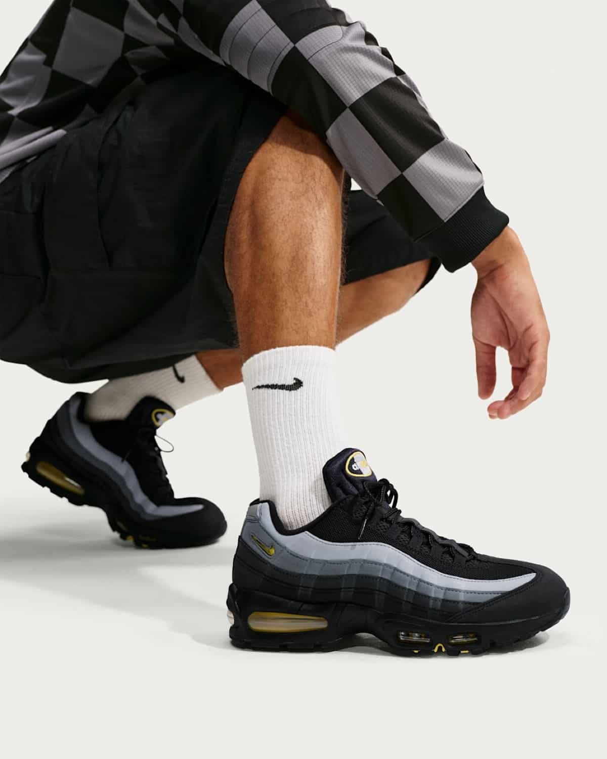 Nike Air Max 95 Big Bubble Batman IQ0229-001 0