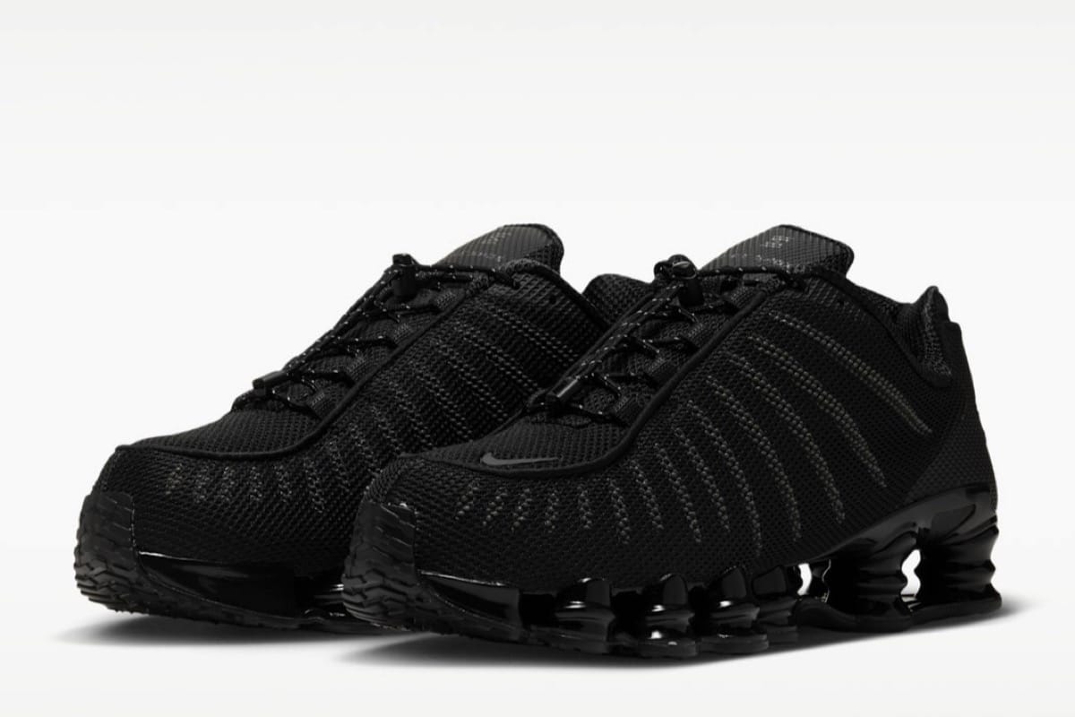 Nike Shox TL SE – czarna sylwetka z promienistymi liniami